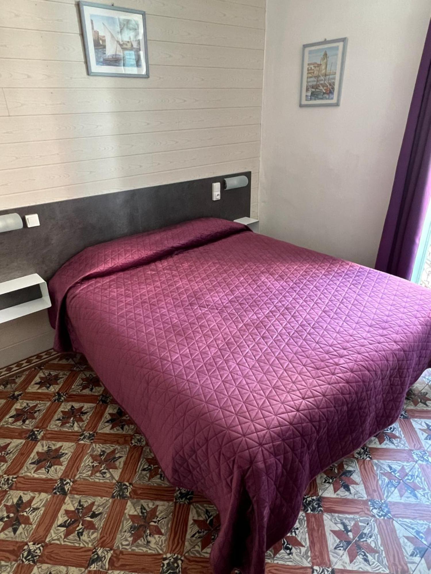 Hotel Restaurant Les Paquebots Port Vendres Rom bilde